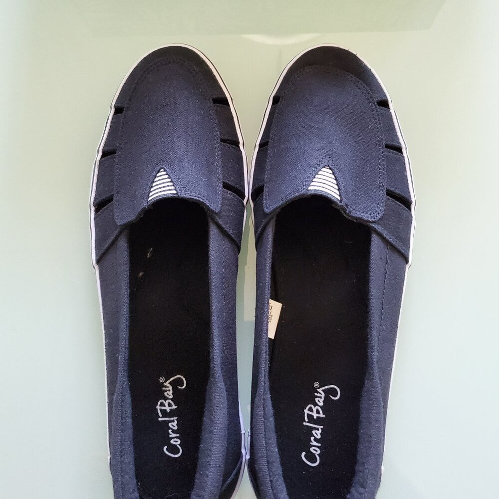 Shoes - Picture 3 of 4